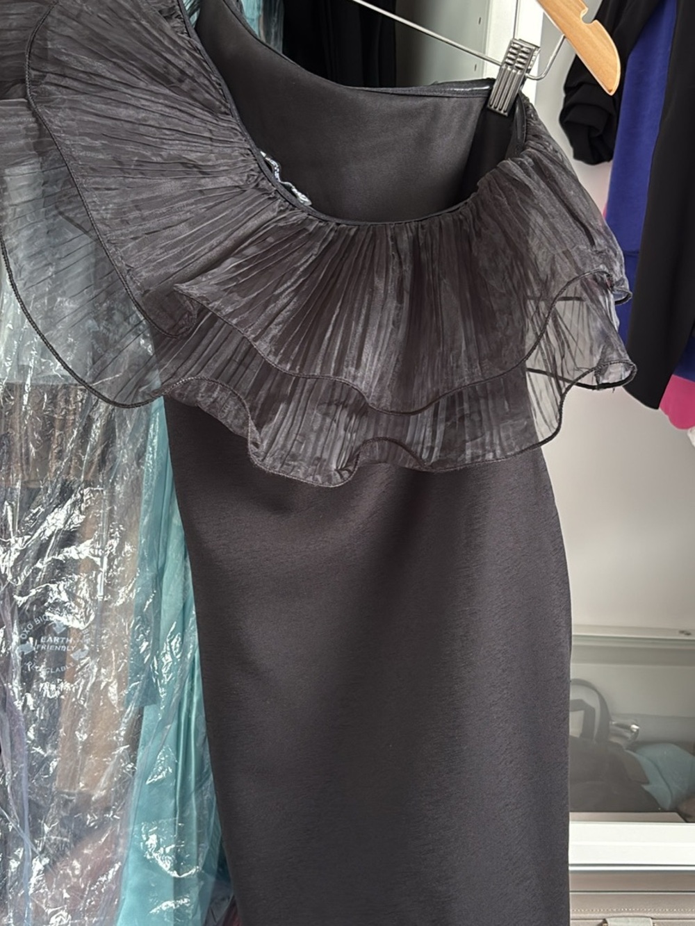 Elegant Black One-Shoulder Ruffle Dress